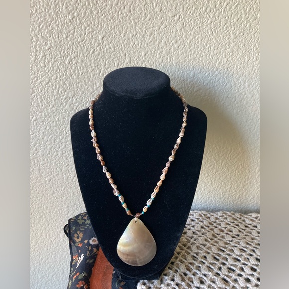 Handmade Jewelry - Handmade Natural Shell Pendant Necklace